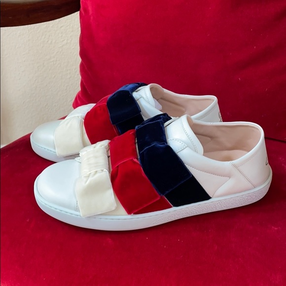 Brand new Gucci lether sneaker with bows - Picture 2 of 6